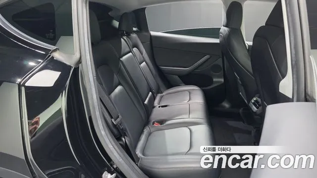 Tesla Model Y — Фото автомобиля 16