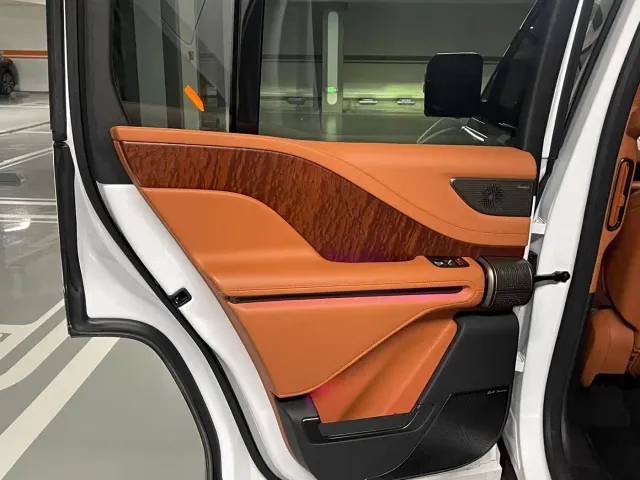 BYD U8 — Фото автомобиля 16