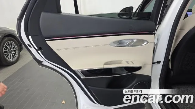 Genesis GV70 — Фото автомобиля 14