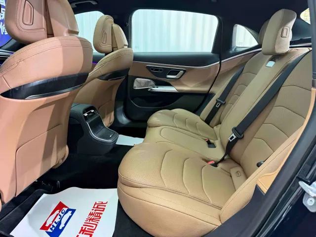 Mercedes-Benz E-Class — Фото автомобиля 5