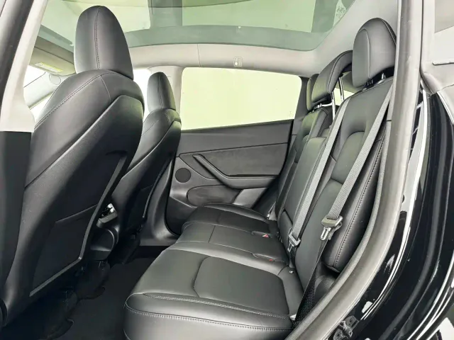 Tesla Model Y — Фото автомобиля 14