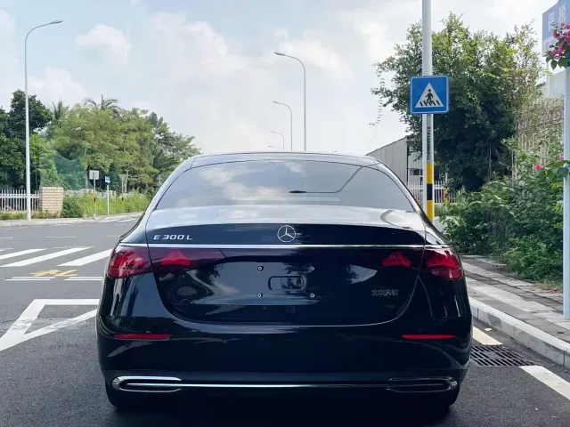 Mercedes-Benz E-Class — Фото автомобиля 8