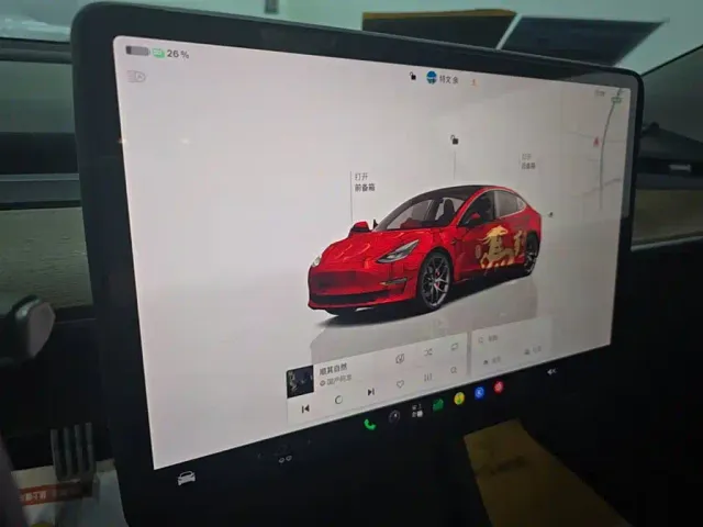 Tesla Model 3 — Фото автомобиля 11