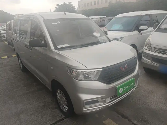Wuling Hongguang V — Фото автомобиля 3