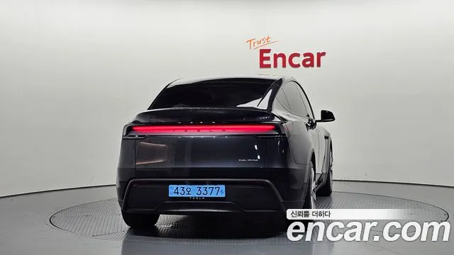 Tesla Model Y — Фото автомобиля 4