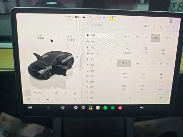 Tesla Model Y — Фото автомобиля 12