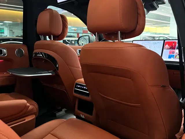 Li Auto L8 — Фото автомобиля 9