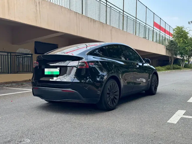 Tesla Model Y — Фото автомобиля 5