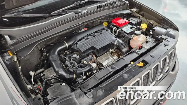 Jeep Renegade — Фото автомобиля 6