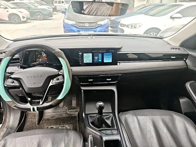 Roewe i5 — Фото автомобиля 9