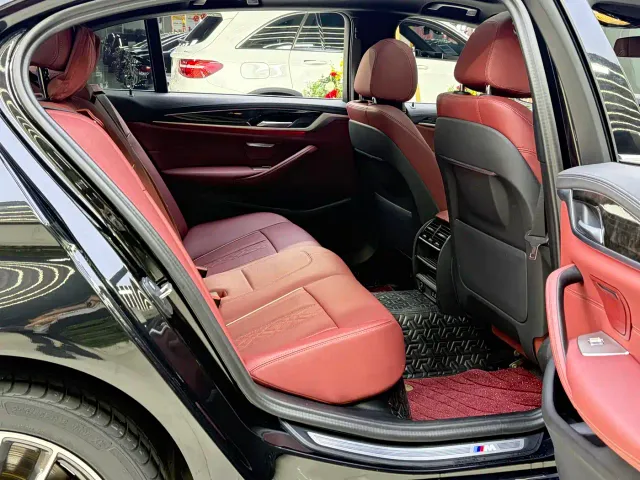 BMW 5 Series — Фото автомобиля 14