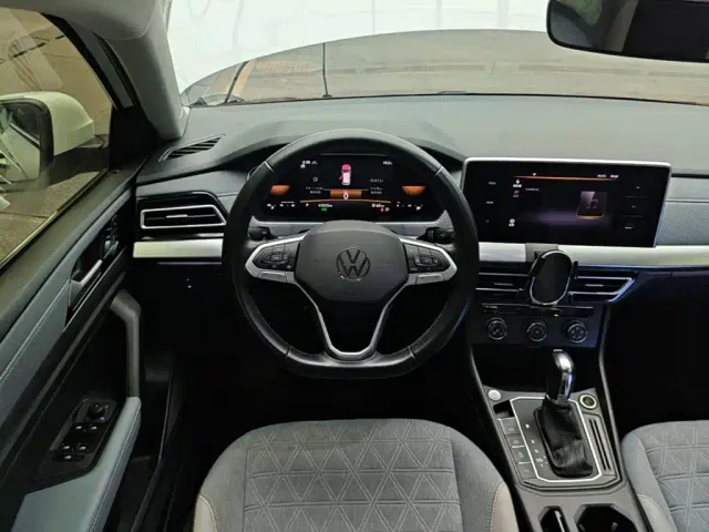 Volkswagen Lavida — Фото автомобиля 10