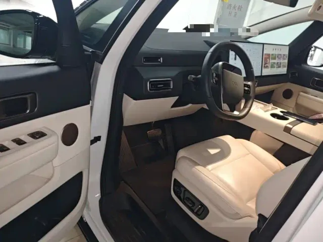 Li Auto MEGA — Фото автомобиля 15