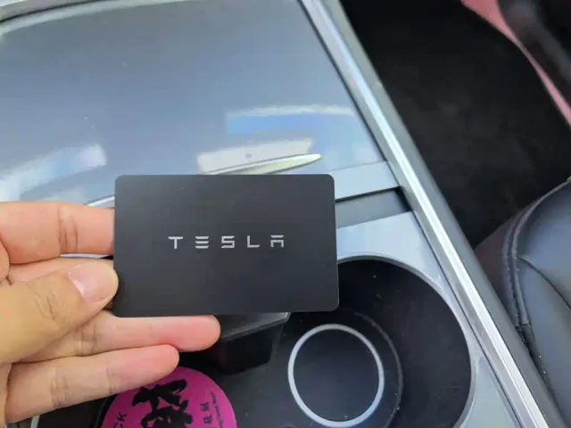 Tesla Model Y — Фото автомобиля 8