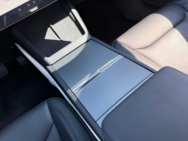Tesla Model 3 — Фото автомобиля 7