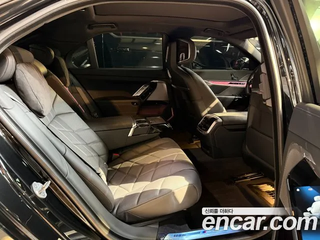 BMW 7 Series G70 — Фото автомобиля 14