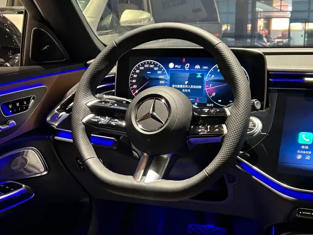 Mercedes-Benz E-Class — Фото автомобиля 23