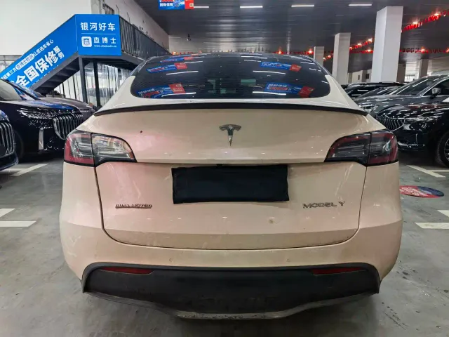 Tesla Model Y — Фото автомобиля 5
