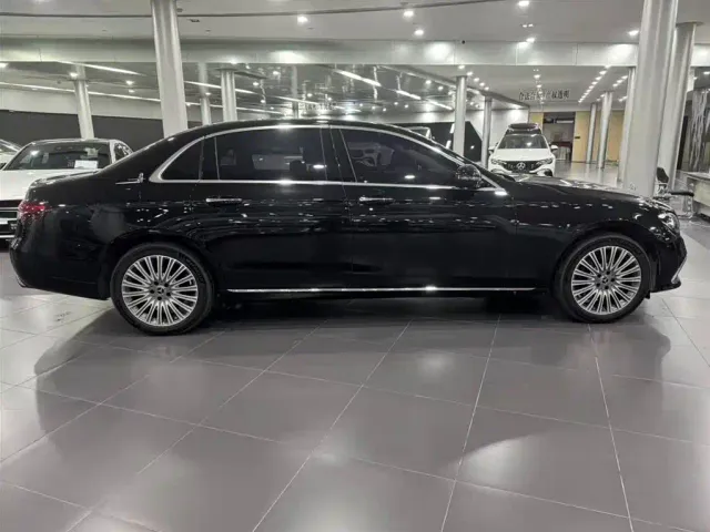 Mercedes-Benz E-Class — Фото автомобиля 6