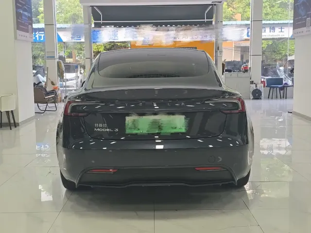 Tesla Model 3 — Фото автомобиля 11