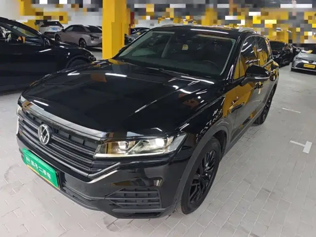 Фотография автомобиля — Volkswagen Touareg