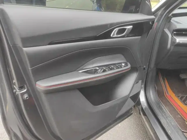 Changan Z6 — Фото автомобиля 7