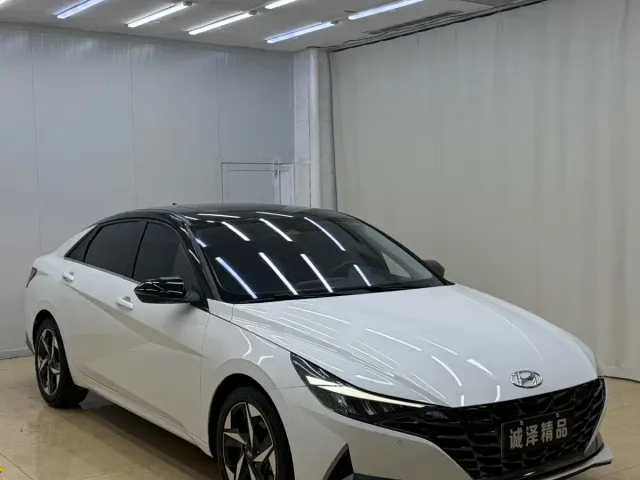 Hyundai Elantra — Фото автомобиля 3