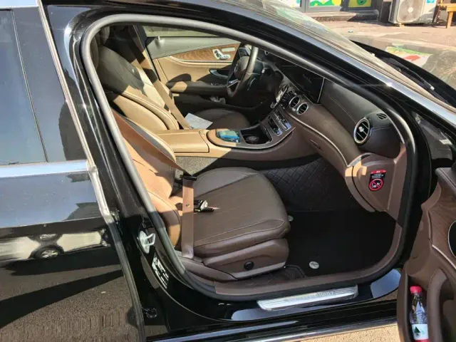 Mercedes-Benz E-Class — Фото автомобиля 8