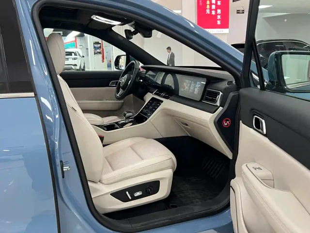 Li Auto ONE — Фото автомобиля 7