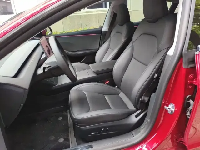 Tesla Model 3 — Фото автомобиля 14
