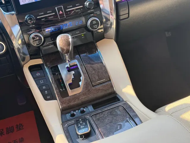 Toyota Vellfire — Фото автомобиля 8