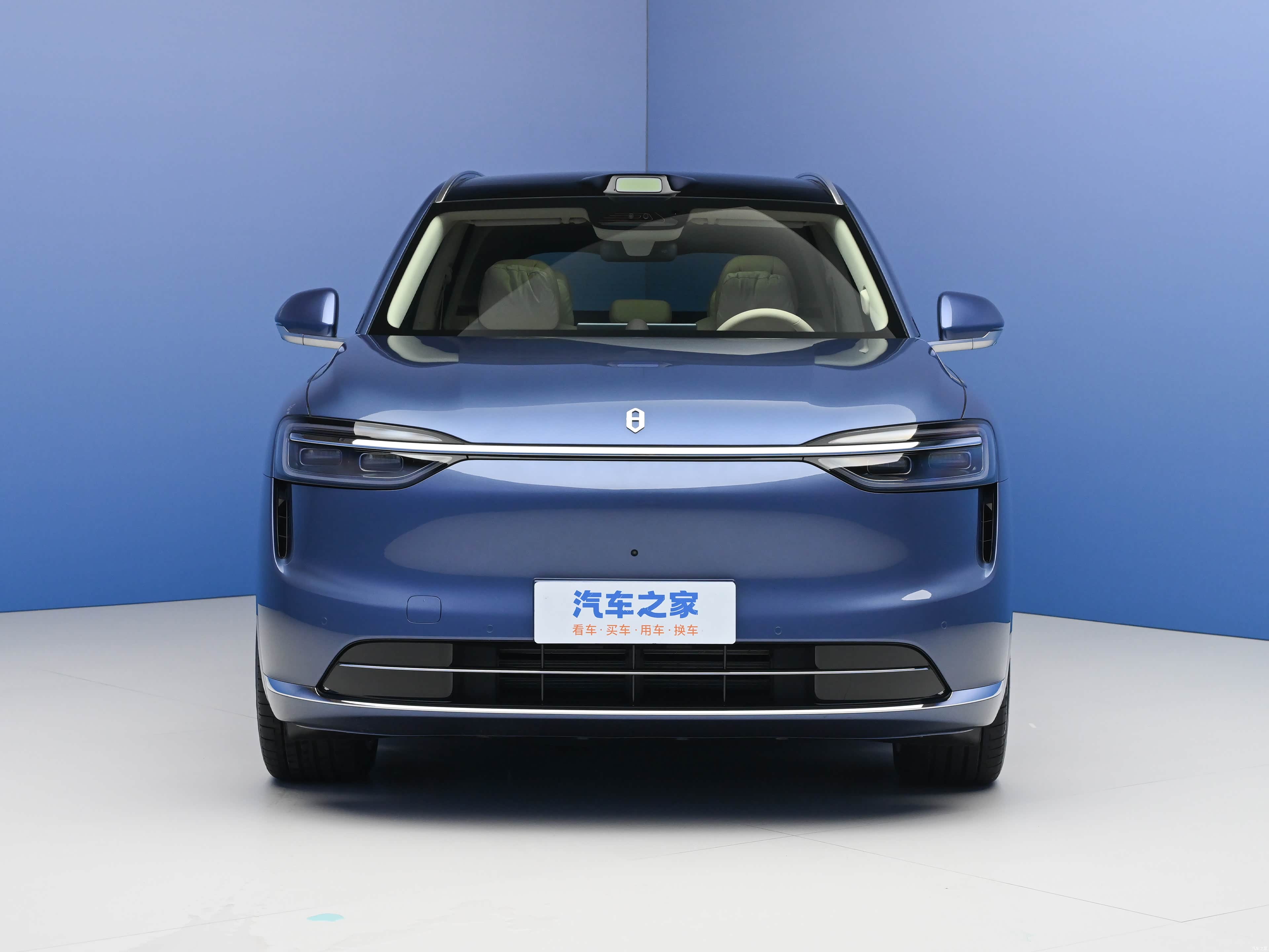 AITO M7 EREV Ultra 5 seats 4wd — Фото автомобиля 2