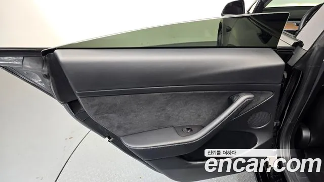 Tesla Model 3 — Фото автомобиля 25