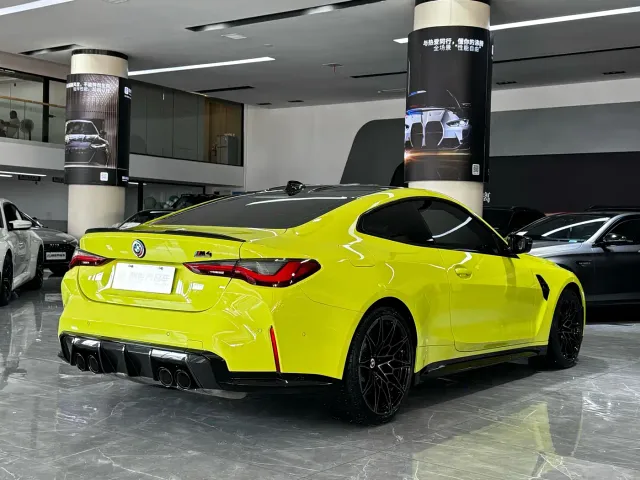 BMW M4 — Фото автомобиля 3