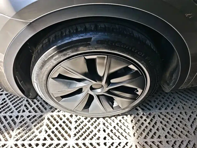 Tesla Model Y — Фото автомобиля 22