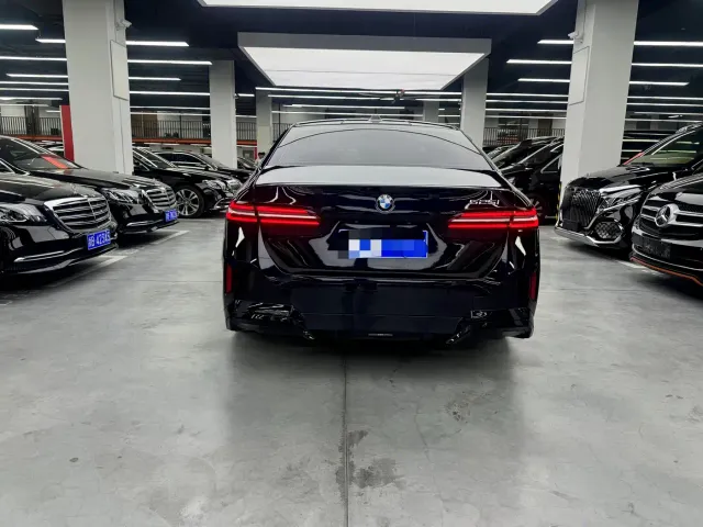 BMW 5 Series — Фото автомобиля 16