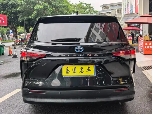 Toyota Sienna — Фото автомобиля 7