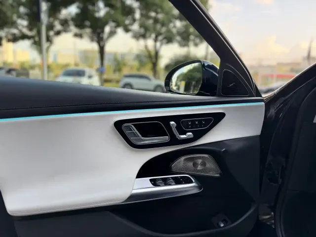 Mercedes-Benz E-Class — Фото автомобиля 3