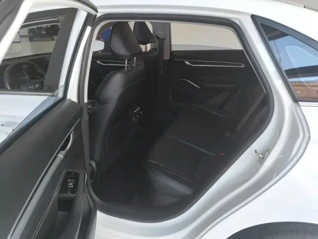 Geely Emgrand — Фото автомобиля 11