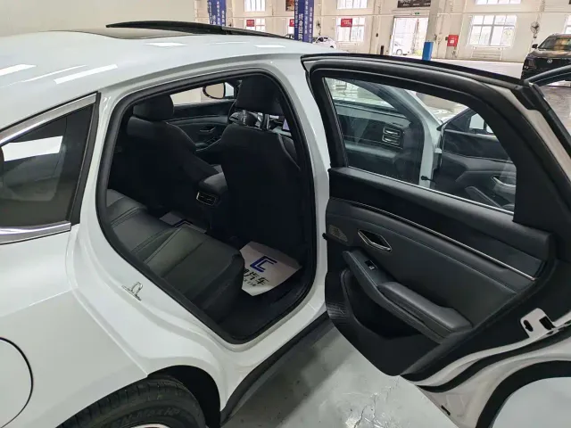 BYD Qin L — Фото автомобиля 9
