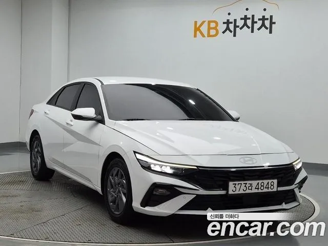 Hyundai Avante CN7 — Фото автомобиля 2