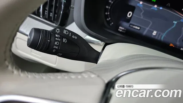 Volvo XC60 Generation 2 — Фото автомобиля 29