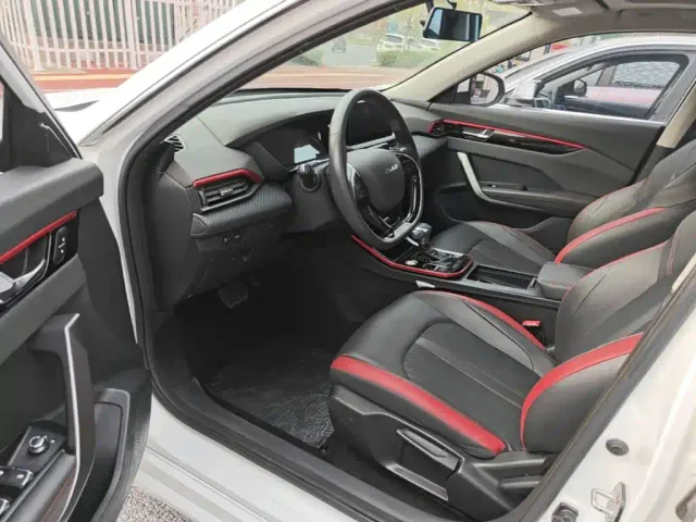 Dongfeng Yixuan — Фото автомобиля 15