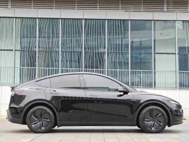 Tesla Model Y — Фото автомобиля 8