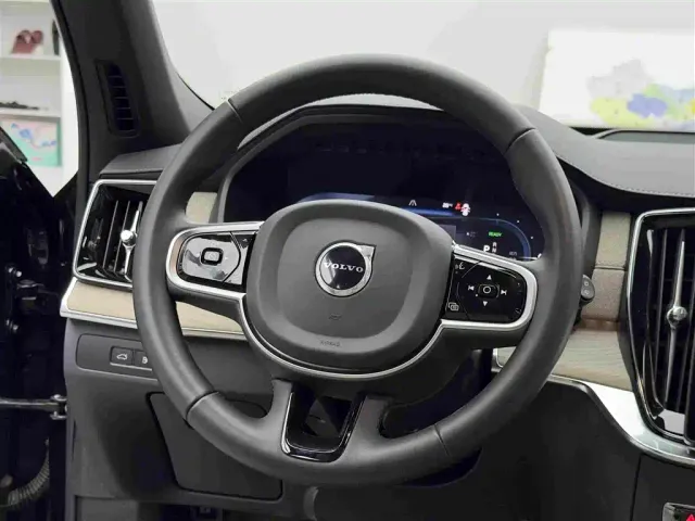 Volvo XC90 — Фото автомобиля 12