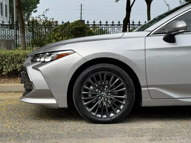 Toyota Avalon — Фото автомобиля 3
