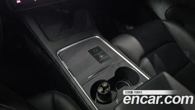 Tesla Model Y — Фото автомобиля 26