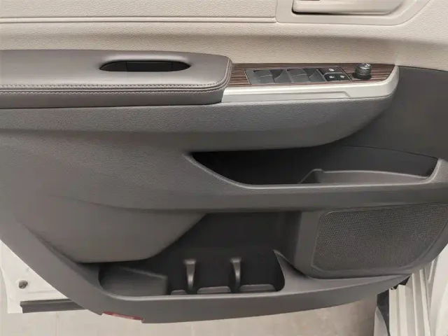Toyota Granvia — Фото автомобиля 10