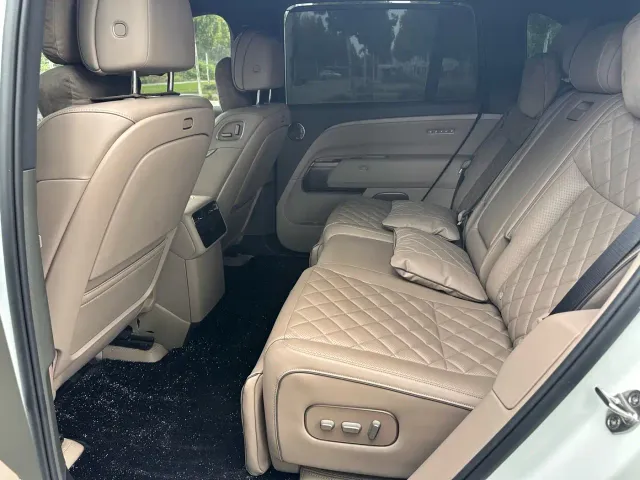 Li Auto L8 — Фото автомобиля 6