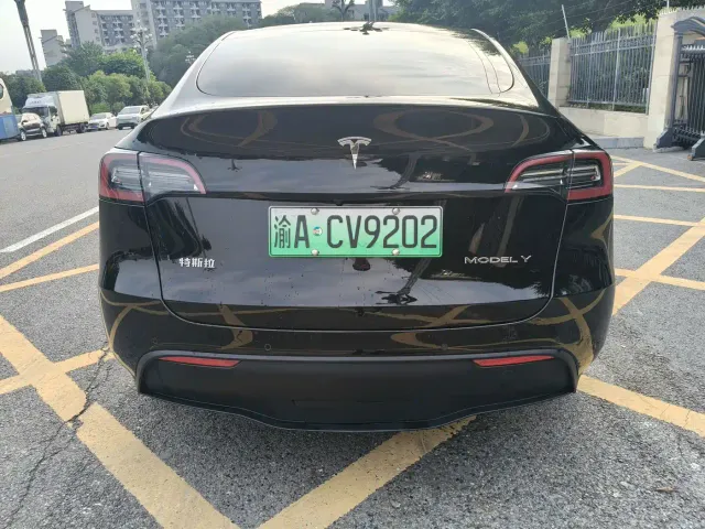Tesla Model Y — Фото автомобиля 5